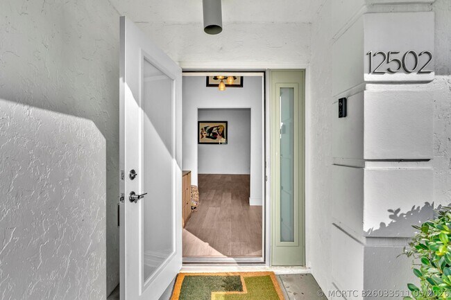 Foto del edificio - 12502 Baywind Ct