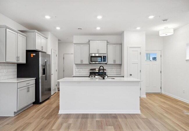 Building Photo - 13613 Busch Cir