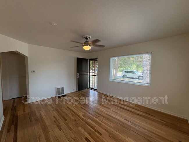 Foto del edificio - 1481 S Meade St