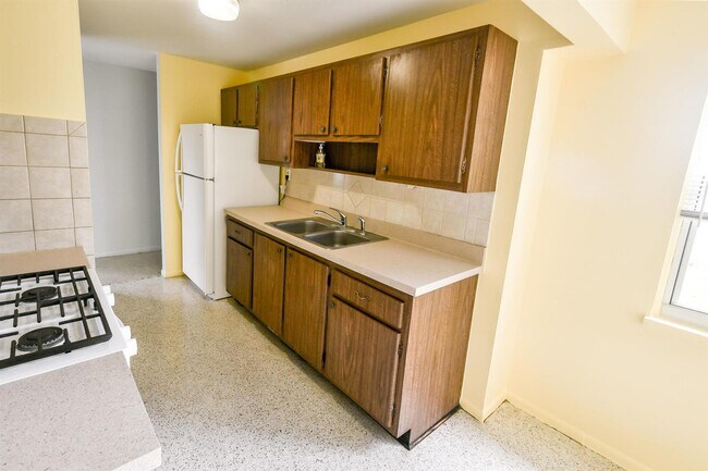 Building Photo - 5032 Marion Pl