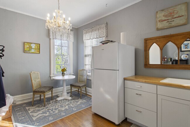 Foto del edificio - 633 College St