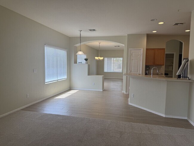 Building Photo - Nice 4 bedroom,2bath in Gilbert.