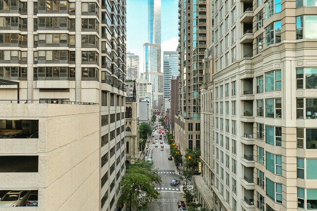 Foto del edificio - 30 E Huron St