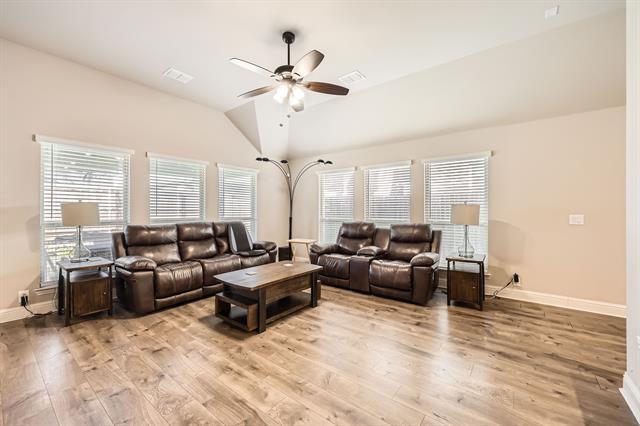 Foto del edificio - 4200 Snowberry Ln