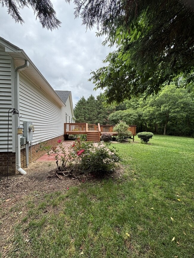 Building Photo - 60 Stratford Dr