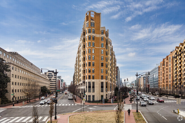 Foto del edificio - 400 Massachusetts Ave NW