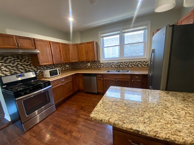 Foto del edificio - 7659 W Sunset Dr