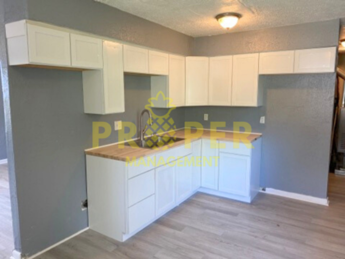 Primary Photo - Recently renovated 3 bedroom house!!