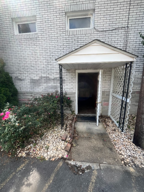 Building Photo - 17929 Leona Ave