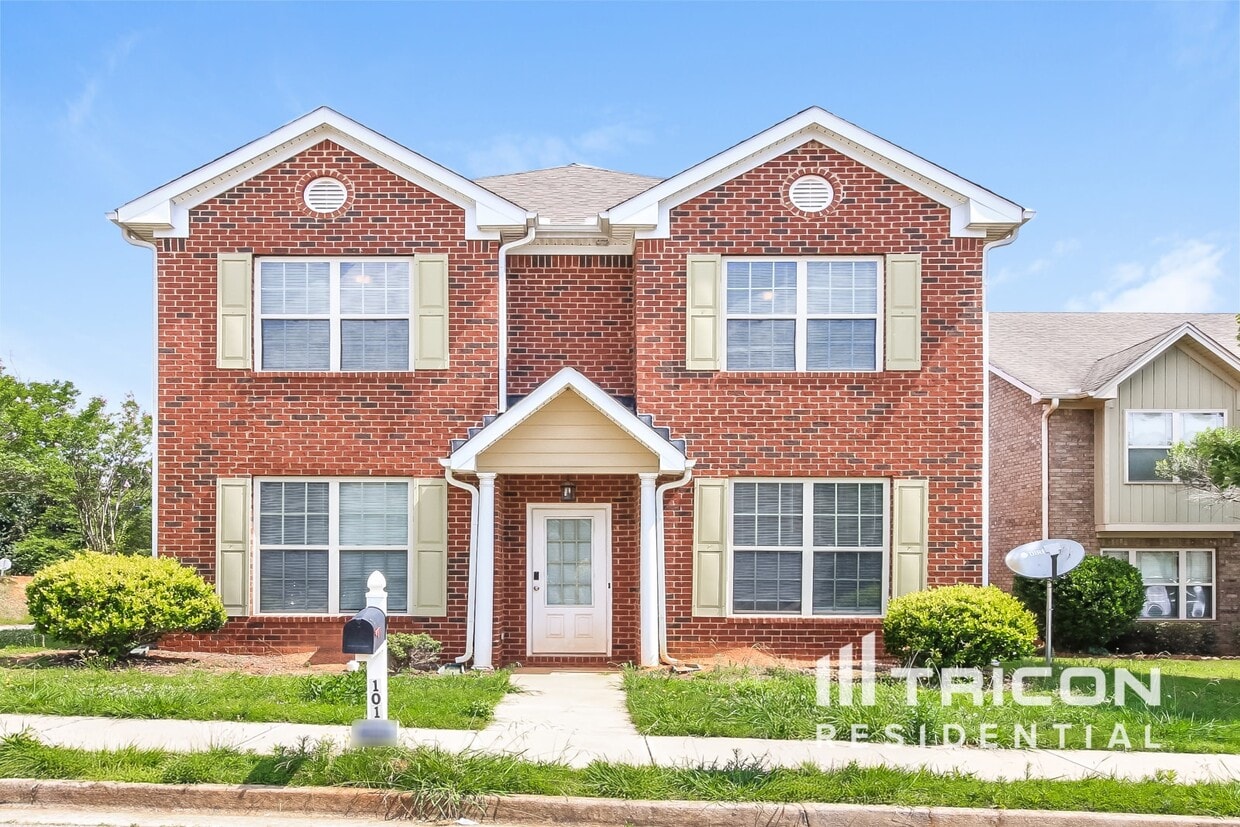 Primary Photo - 101 Daisy Cir