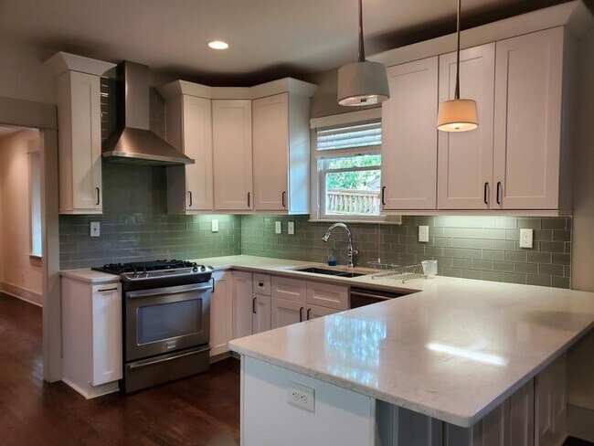 Building Photo - 157 Warren St NE