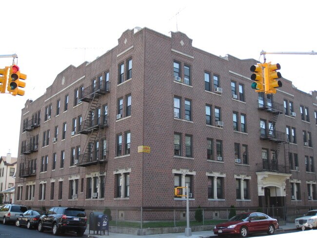 Building Photo - Commodore