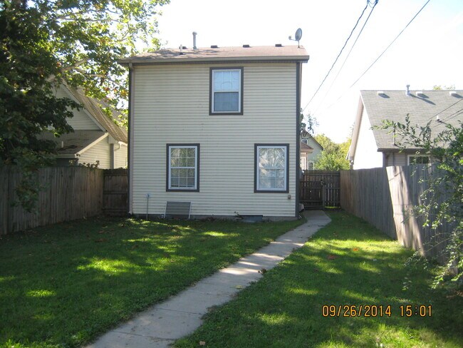 Foto del edificio - 521 N Sheffield Ave