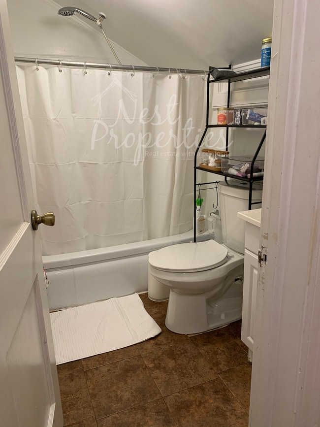 Building Photo - 302 South Harden Street