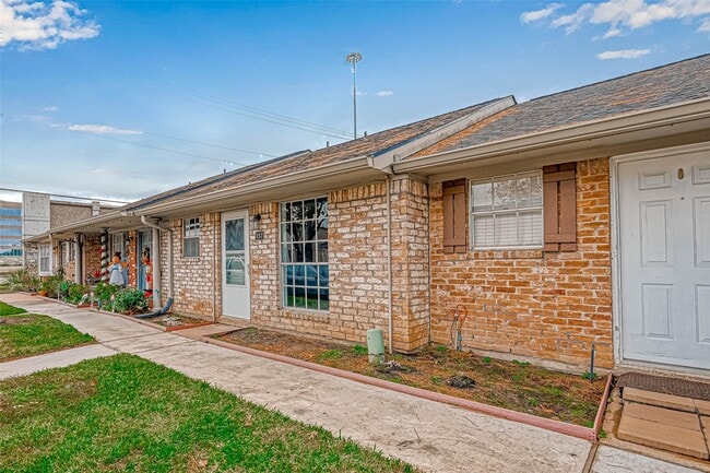 Foto del edificio - 1110 W Tri Oaks Ln