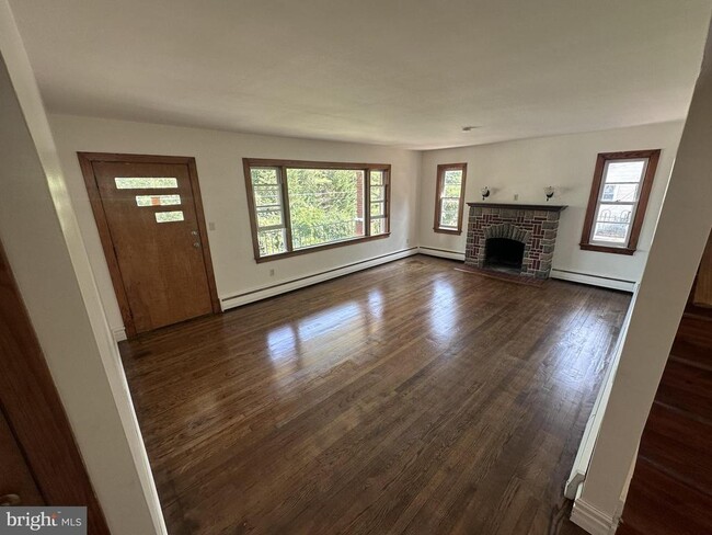 Building Photo - 6914 Edgemont Rd