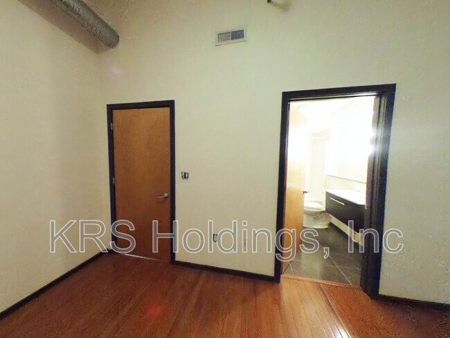 Building Photo - 110 S 15th St