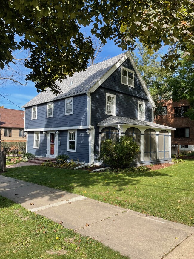 Building Photo - 301 Forest St