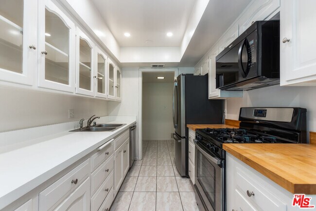 Foto del edificio - 6732 Hillpark Dr