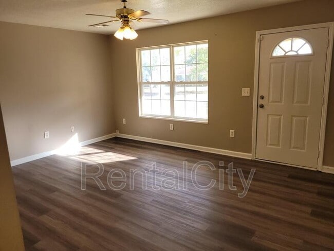 Foto del edificio - 2711 Hillside Dr