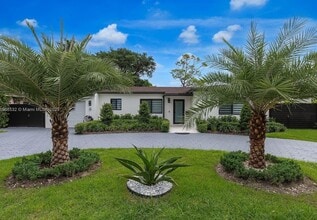 Building Photo - 5641 SW 67th Ave