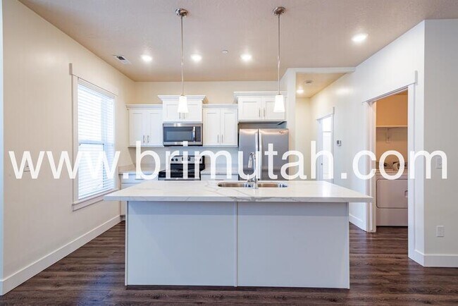 Foto del edificio - 4645 Locust Ln E