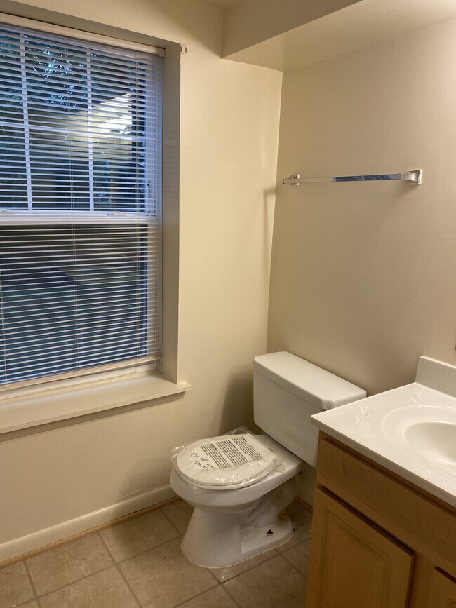 Building Photo - 3502 Commodore Joshua Barney Dr NE