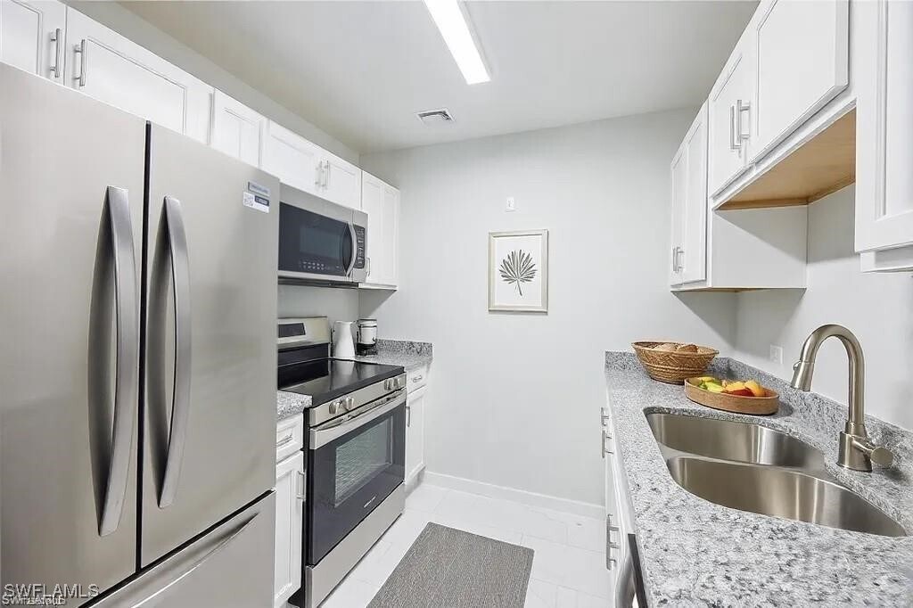 Foto principal - 3225 E Riverside Dr