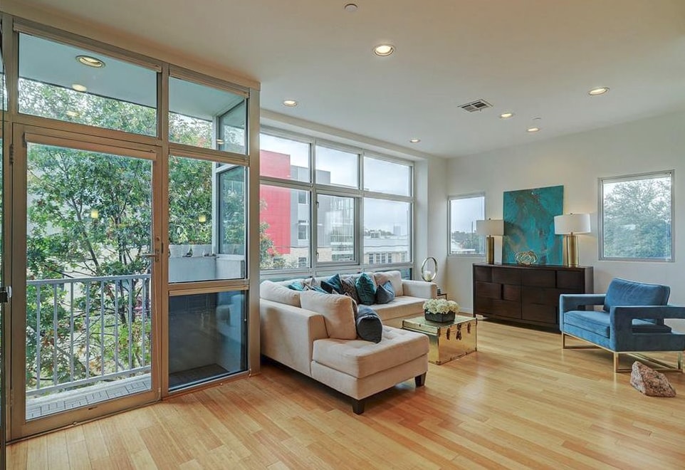 Primary Photo - 1406 Columbus-183.95