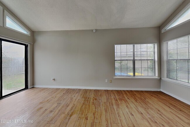 Foto del edificio - 5332 Fort Caroline Rd