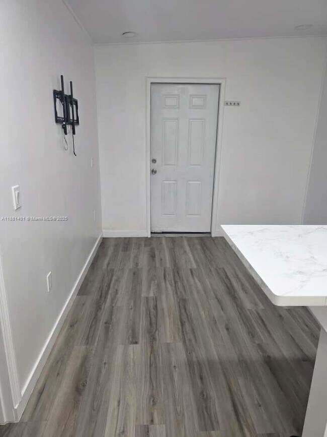 Foto del edificio - 23 Miami Gardens Rd