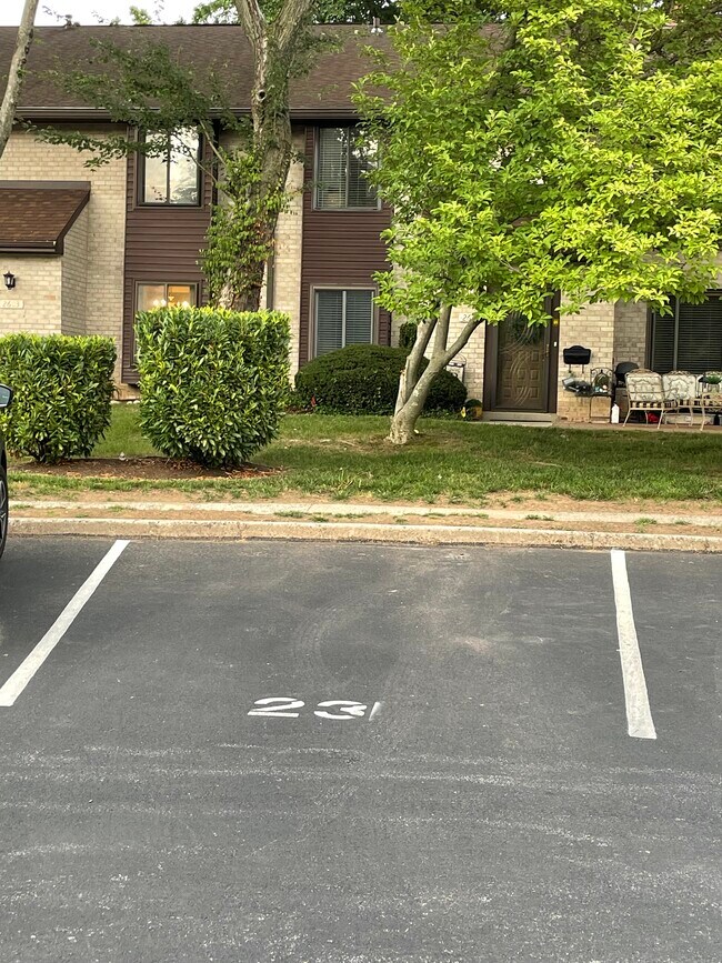 Foto del edificio - 2604 Red Oak Cir