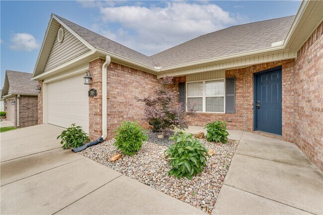 Foto del edificio - 705 SW River Rock St