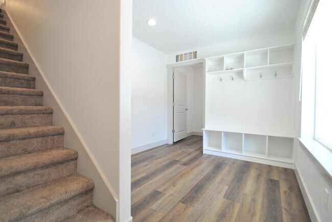 Building Photo - 667 S 400 E