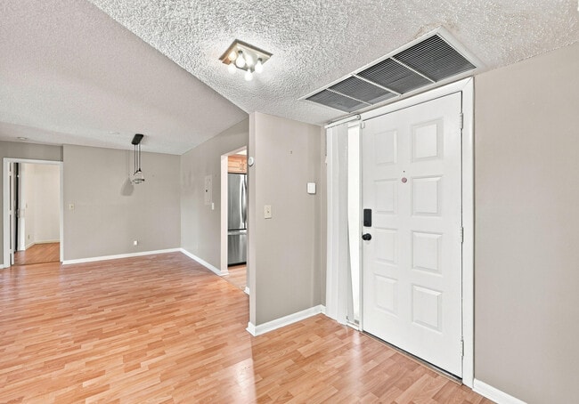 Building Photo - 2541 Carambola Cir N