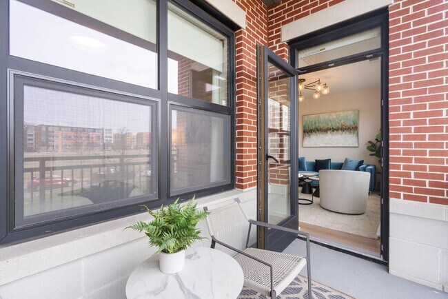Foto del edificio - 737 Swann Ave