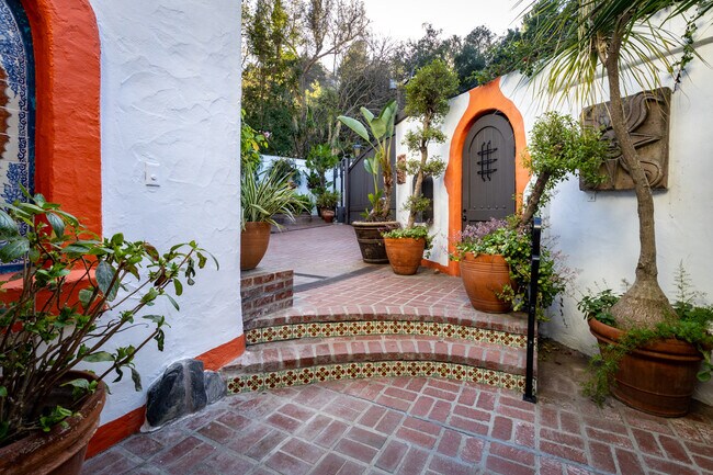 Arquitectura española verdaderamente auténtica - 2942 Passmore Dr