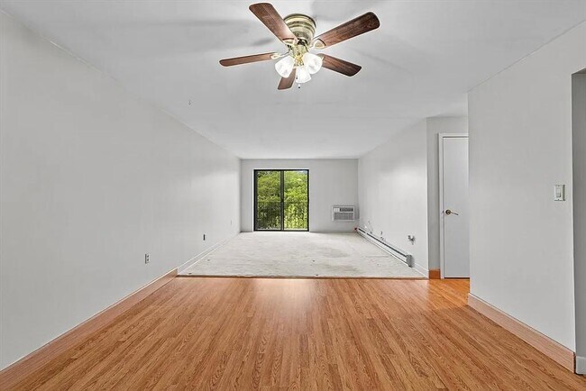 Foto del edificio - 1321 Worcester Rd