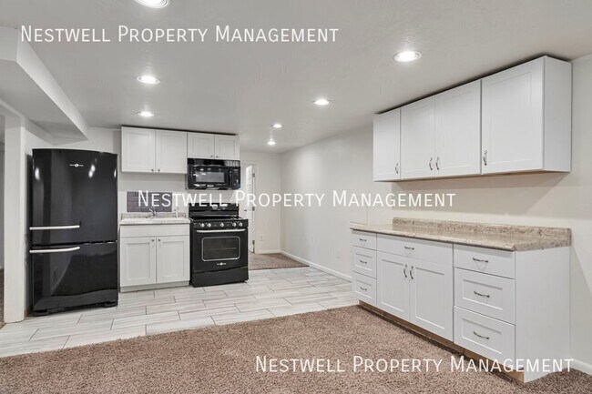 Photo - 1335 E Maplewood Cir Apartment