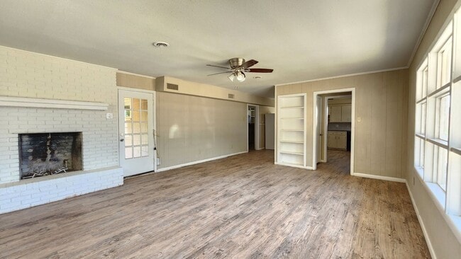 Building Photo - SPACIOUS 3/1/2 FOR LEASE CLOSE TO MEDICAL ...