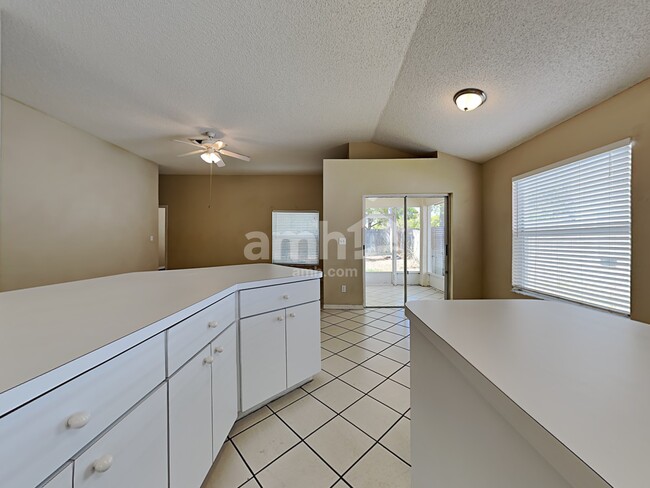 Foto del edificio - 1431 Scotch Pine Dr