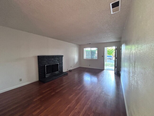 Foto del edificio - 955-957 Woodshire Way