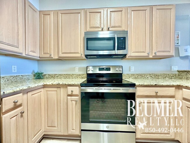 Building Photo - Rare Luxury Coastal Condo Available for 12...