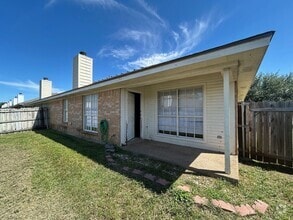 Building Photo - 10100 Valencia Dr