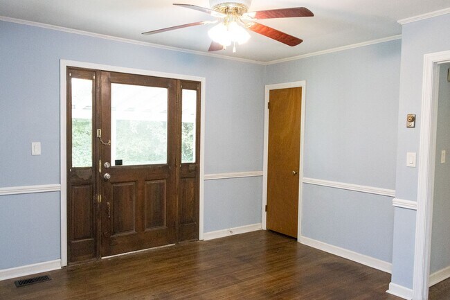 Building Photo - Introducing your ideal rental at 3625 Sunr...