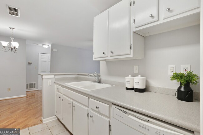 Building Photo - 518 Granville Ct
