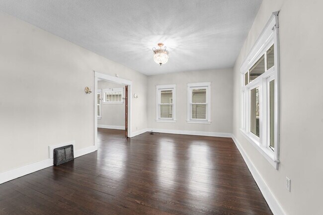 Building Photo - 44 Rotary Ave