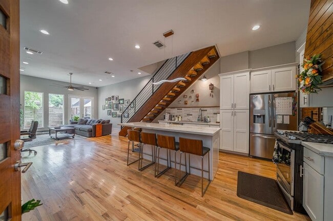 Building Photo - 4013 McKinney St