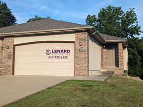 Building Photo - 1981-1983 FR123