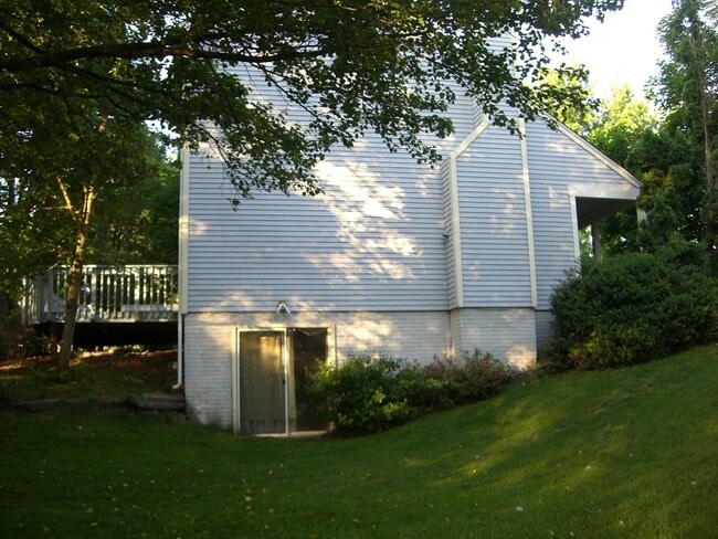 Mirada hacia atrás - 13505 Leith Ct